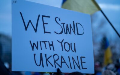 a sign that says we stand with you ukraine