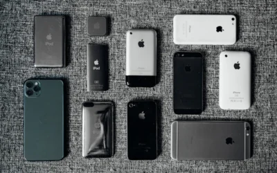 white iphone 5s and black iphone 5