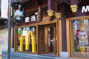 Mcdonald's restaurant with traditional chinese architecture