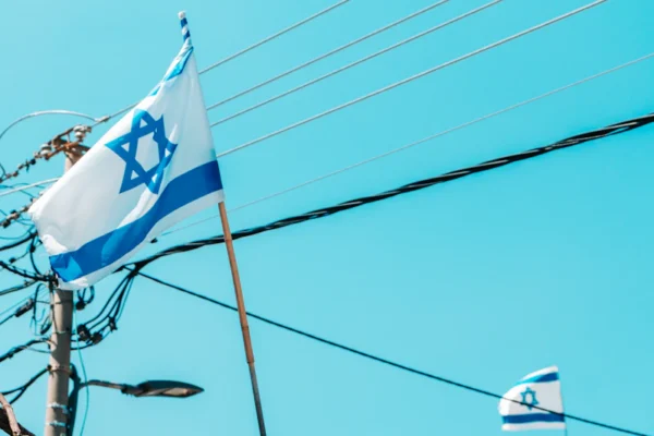 the israeli flag is flying on a pole